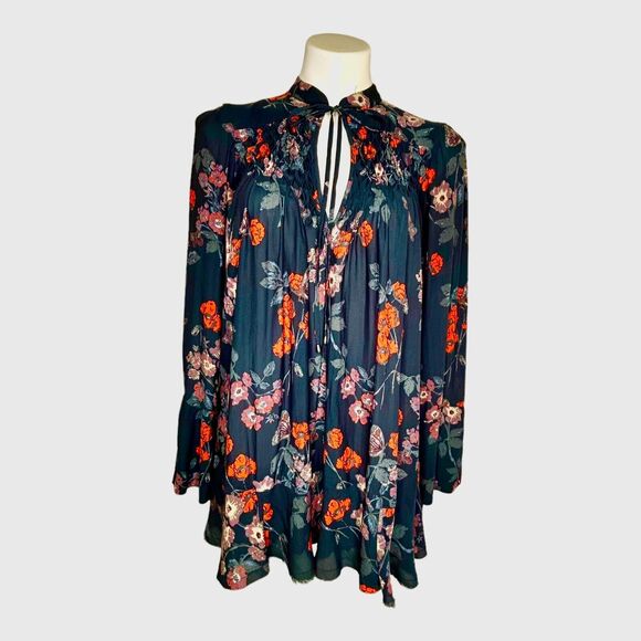 FREE PEOPLE Pebble Crepe So Fine Smocked Tunic Top Navy Floral Bell Sleeve Sz S - Picture 2 of 13